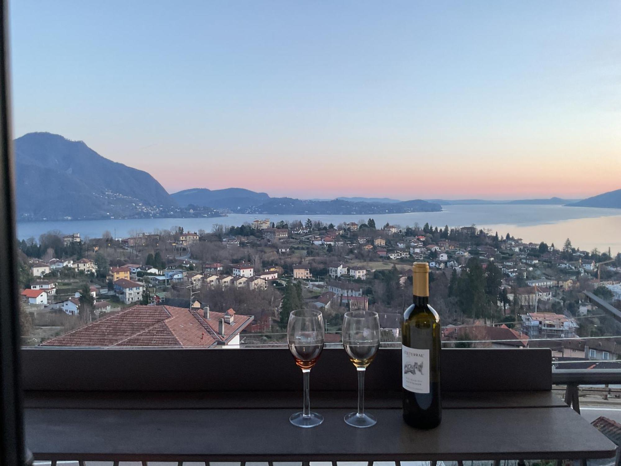 Overlooking Lago Maggiore Вербания Экстерьер фото